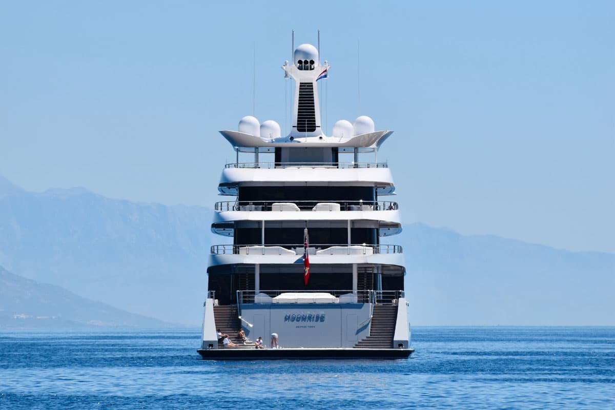 superyacht-industry-02